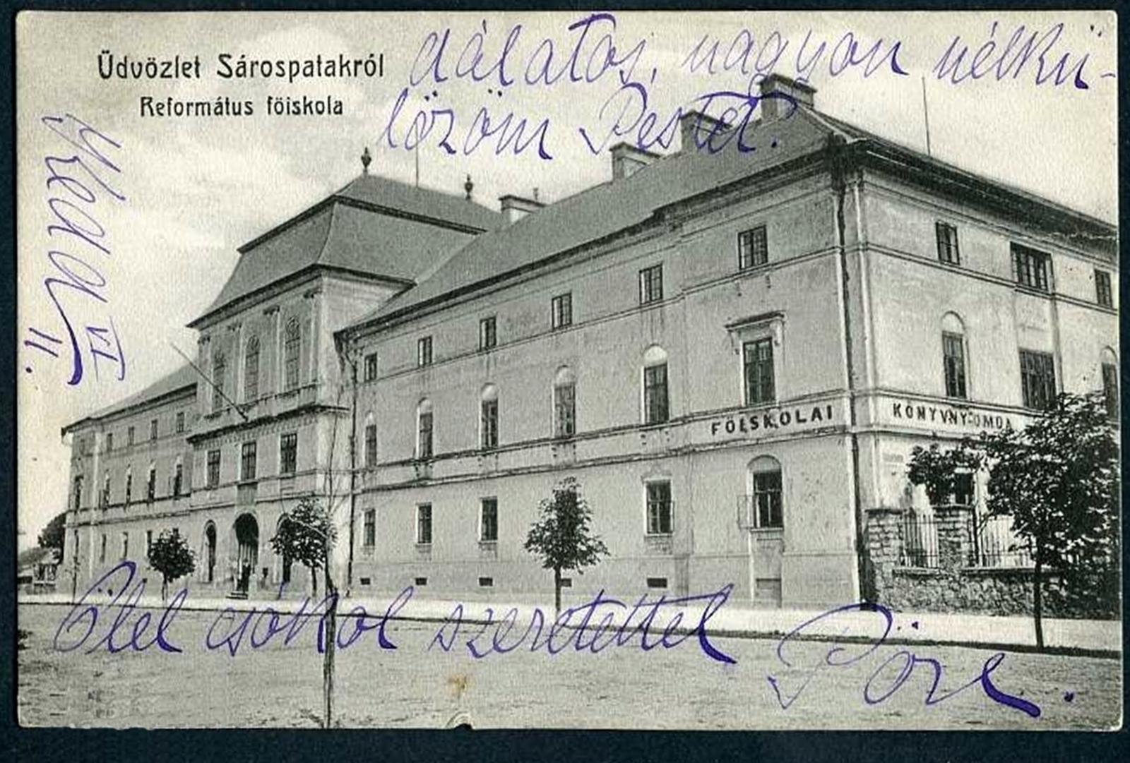 Az épület fotója egy régi képeslapon